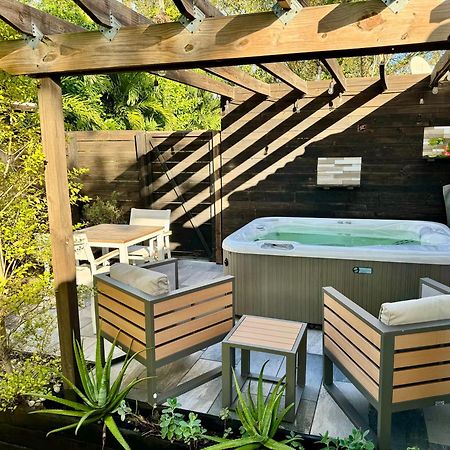 Hot Tub House On Golf Course! 10 Mins To The Beach マイアミ エクステリア 写真