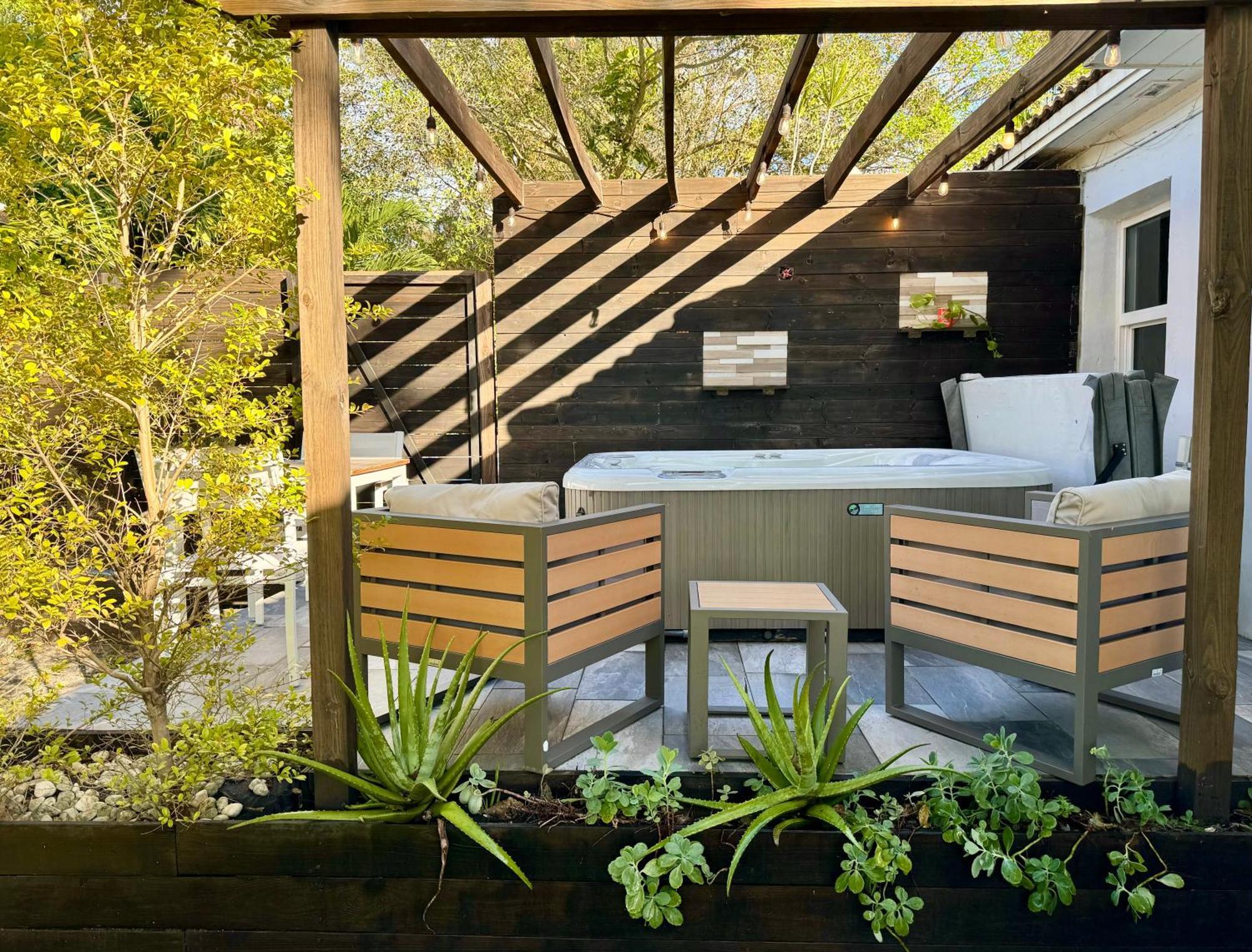 Hot Tub House On Golf Course! 10 Mins To The Beach マイアミ エクステリア 写真