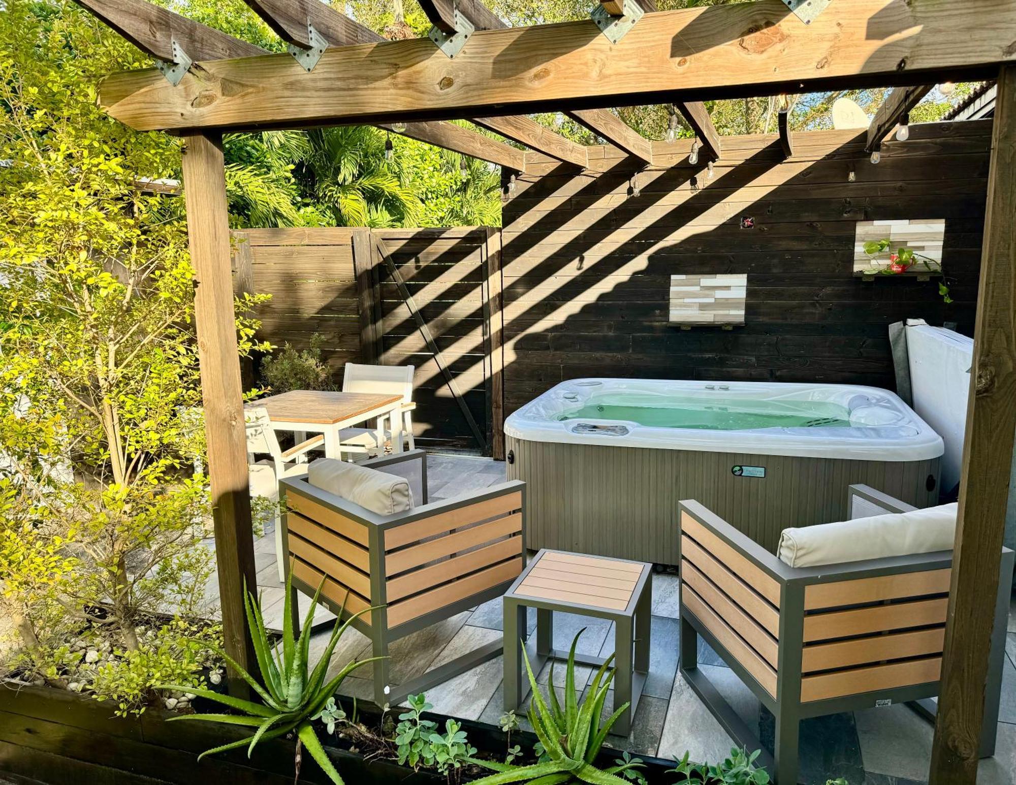 Hot Tub House On Golf Course! 10 Mins To The Beach マイアミ エクステリア 写真